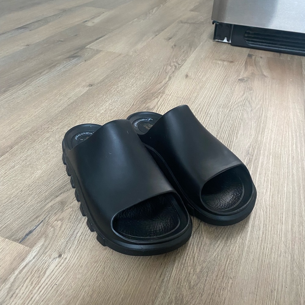 FREE PEOPLE MOVEMENT HALFTIME SLIDES